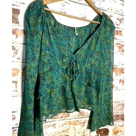 NWT Free People Uptown Bell Sleeve Flowing Peplum Style Blouse in Green - Picture 5 of 12